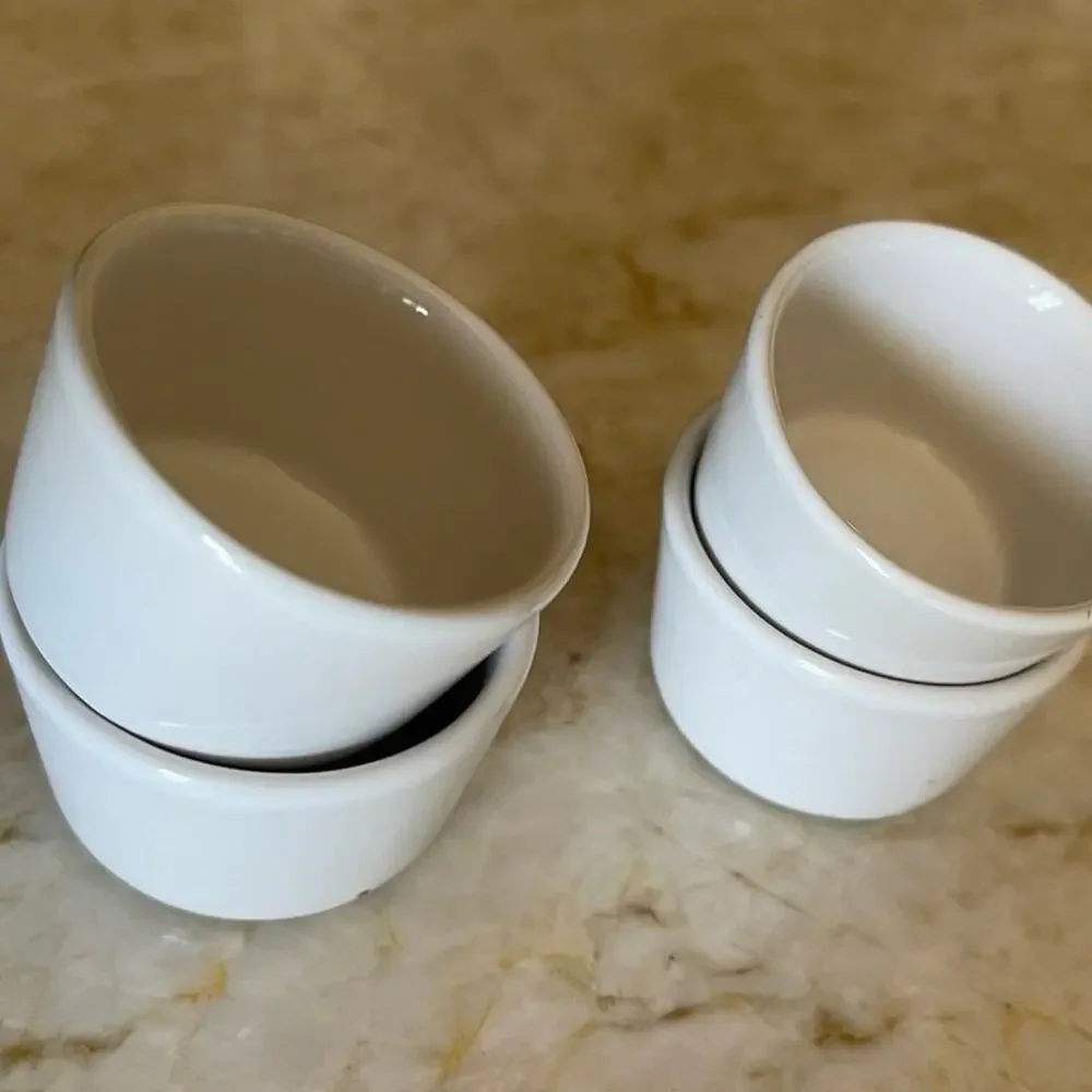 Small ceramic miniature dishes for condiments or sauces